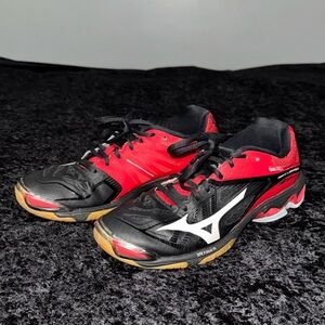 Mizuno Wave Lightning Z2 Red and Black Women’s Volleyball Shoes Size 10